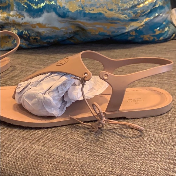 Damaged Gucci thong sandals - Picture 2 of 4